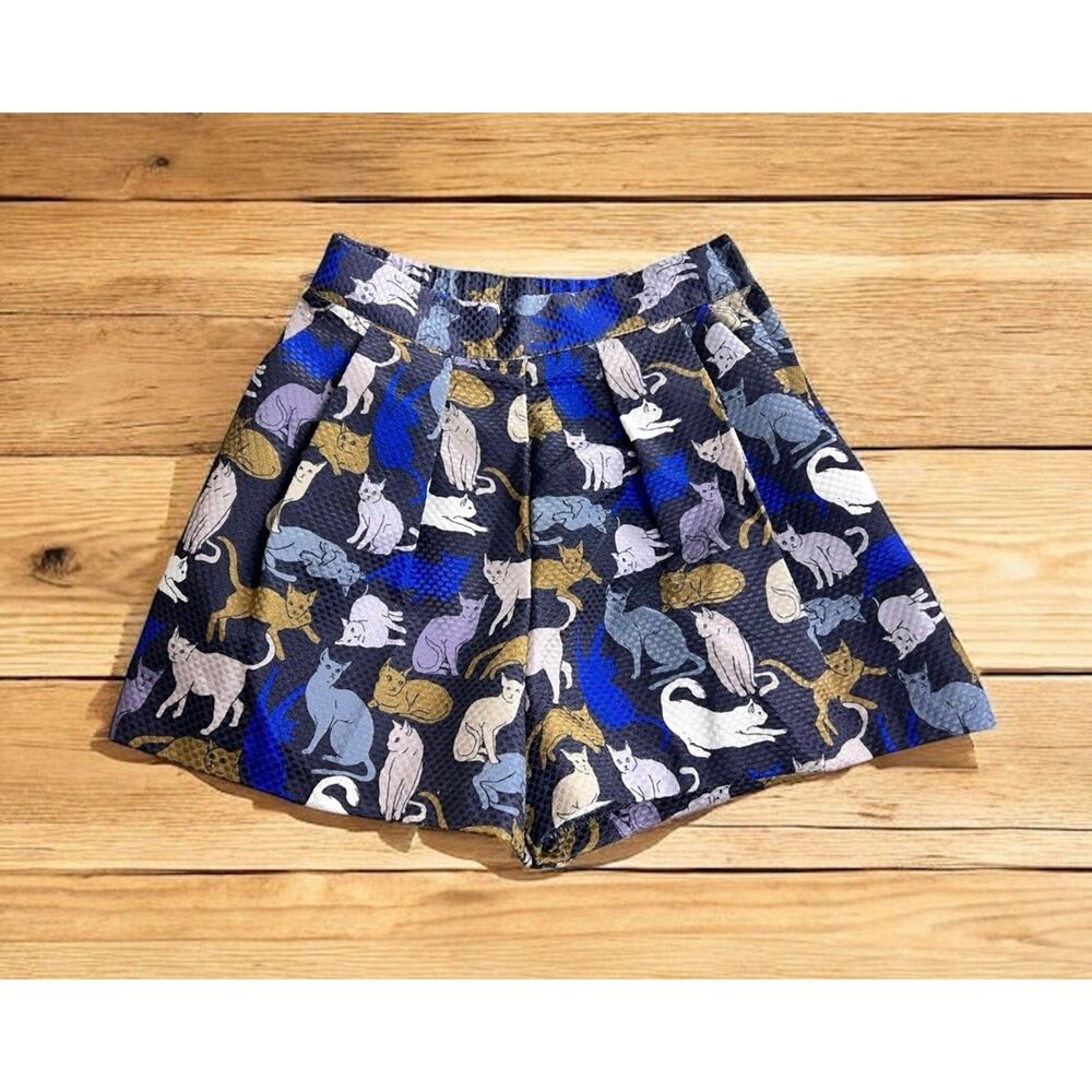 Women's H&M Cat High-Waisted Shorts Sz 2 Pleated Pockets 2" Inseam New